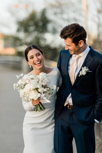 These beautiful, classic wedding photos are to die for at the Peabody Library MD.