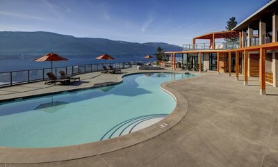 LS4_pooldeck1-810x486