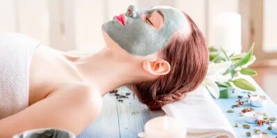 Las Olas Medical Spa in Sayulita offers signature custom facials that include a soothing neck, upper back, and shoulder massage for a deeply relaxing and revitalizing skincare experience.