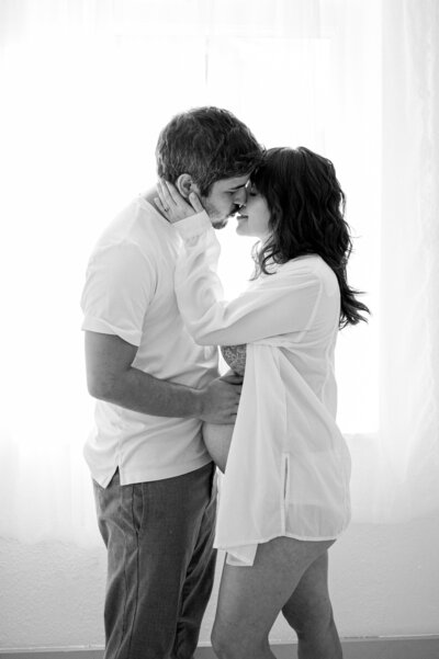 Pregnant couple kissing by Miami Maternity Photographer