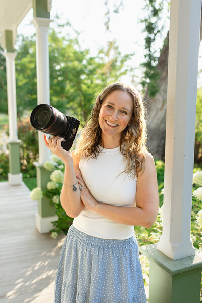 HeadshotKelli-2