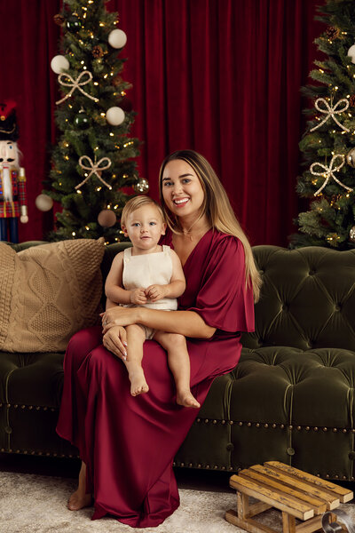 christmas photo studio in phoenix that has christmas set up