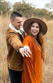 Best photographers in iowa and minnesota for engagement, proposal and weddings. link to view engagement galleries