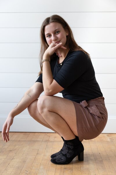 The owner and website designer of Katelyn Mae Marketing posing for a photo.