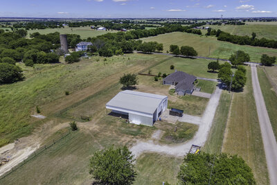 3012 sq foot home in Sanger Texas for sale on 2.4 acres