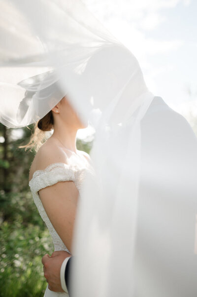 maries-heureux-voile-vent