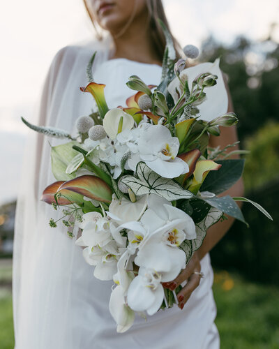 Vika Sokanoff Design is a full-service wedding floral design studio curating immersive designs with editorial, contemporary drama for the classic lovers. Based in Virginia Beach, VA