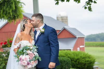 Lancaster, PA Photographer | Kathryn Wedding in front of a red barn