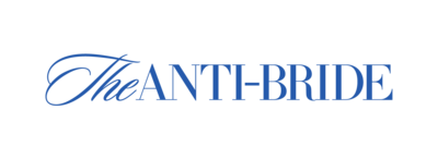 Vienna Photographer captures joyful wedding dance party with guests during celebration in Vienna

