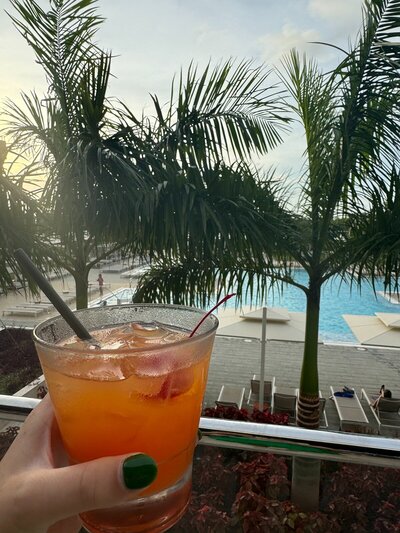 travel-specialist-drink