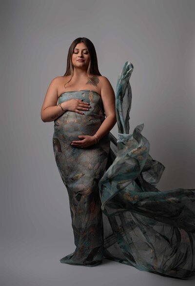 Snapzbytie Photography - Los Angeles Luxury Maternity Photographer - Fabric Toss Maternity