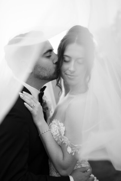 intimate couples portraits at vineyards at aquebogue wedding venue