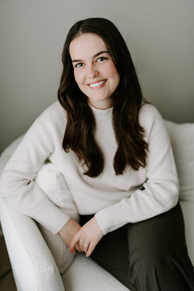 Ilderina Suljic Photography branding photos at the Hotel Fort Des Moines