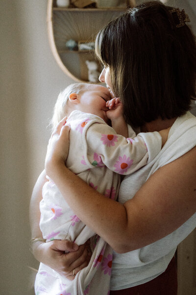 Lifestyle gezinsfotografie tijdens een Homes to Remember-shoot – naar bed brengen 