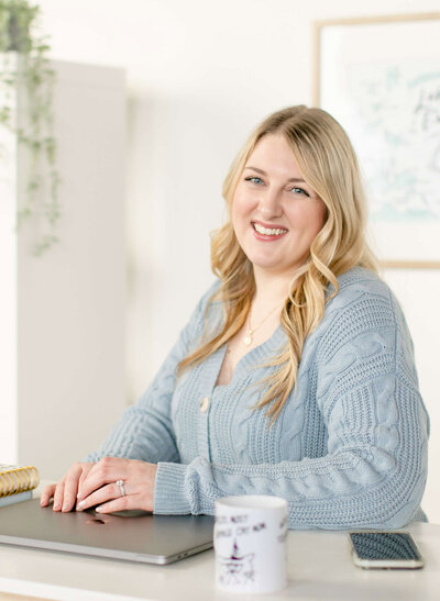 headshot of brand photographer for ohio based business owners