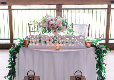 Dulanys-Overlook-Frederick-MD-wedding-florist-Sweet-Blossoms-sweetheart-table-Shannon-Ensor-Photography