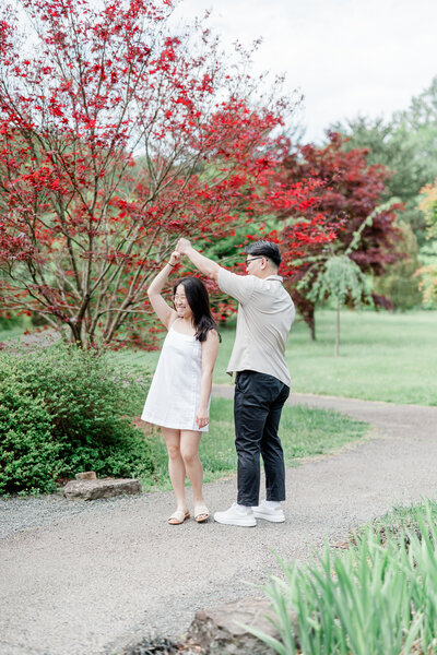 newlyweds looking at each other holding bouquet