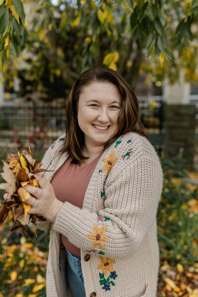 Emily is the photrapher in Fort Wayne Indiana Serving Moms and Kids in capturing their family memories