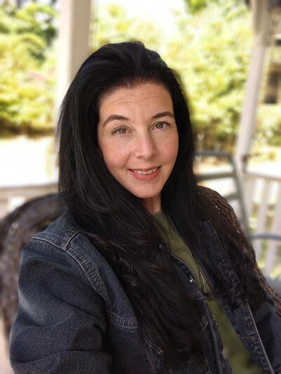 Office manager at D.B. Lunt Electrical Contractors head shot