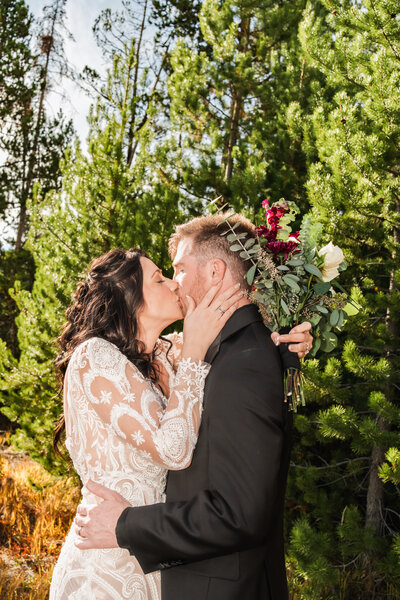 Couple kissing in teh forest - bay area wedding photographer
