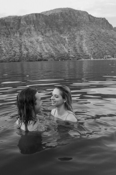 canyon-lake-phoenix-arizona-documentary-couples-paddle-board-photographer-dana-maruna-photo-4