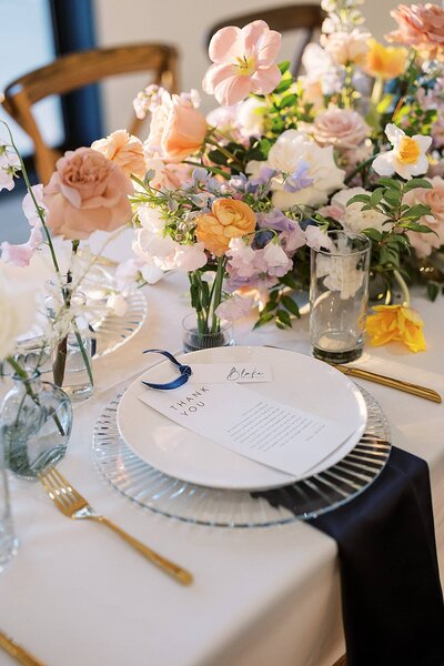Wedding floral table setting