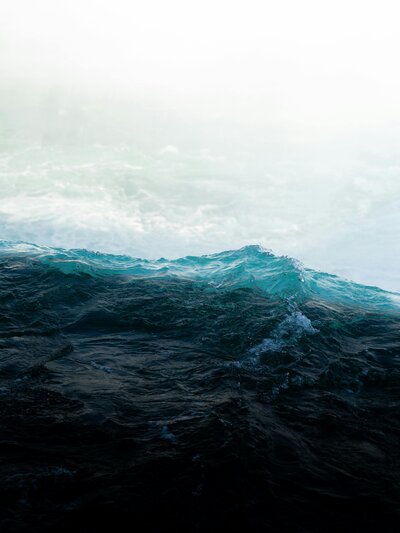 Ocean waves representing mental overwhelm and inability to fully relax on vacation