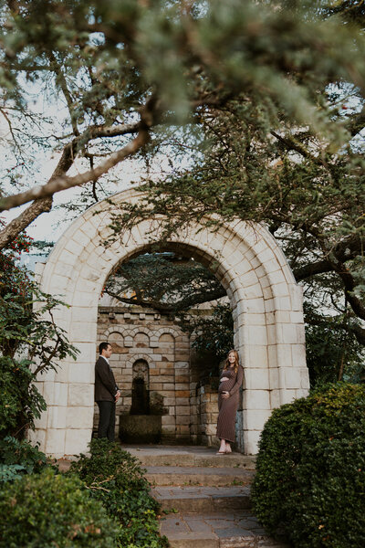 Fall-Maternity-Photoshoot-at-Washington-DC-National-Cathederal-5