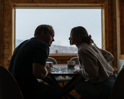T + E _ Cozy Cabin Shoot _ Christmas _ Utah-145