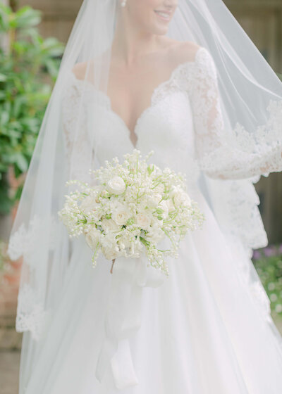 John Carter Bridal Boquet | Suzanne Neville Dress