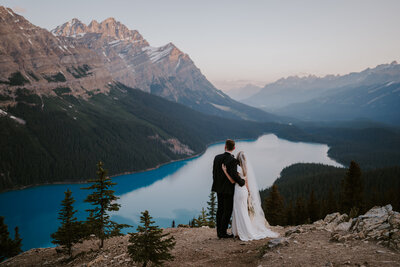 Eloping couple looking at Peyto Lake