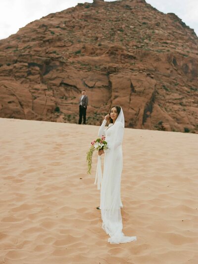 bride and groom in snow canyon state park