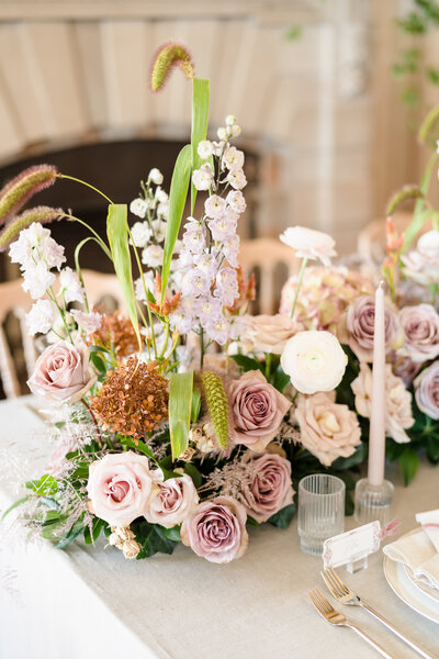 A closeup photo of a centerpiece bouquet