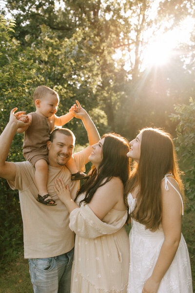 family maternity photos in Missouri