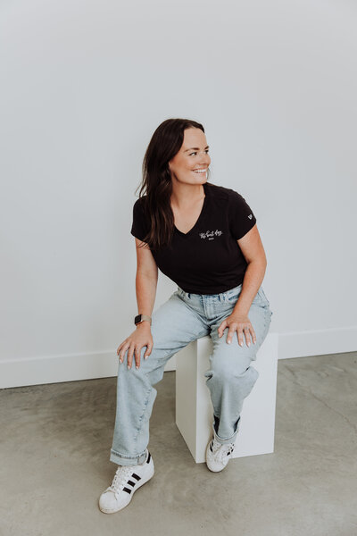 grand rapids day of wedding coordinator  smiles in chair