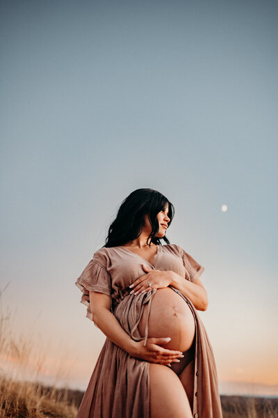 woman in front of boho backdrop-maternity-photography-lehigh-valley-pennsylvania
