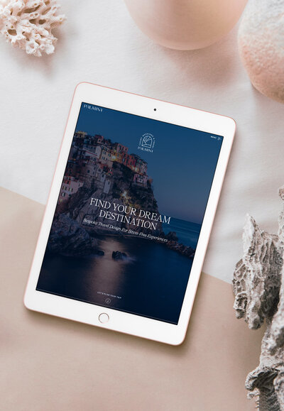 laptop mockup of website template design