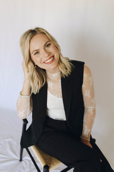 Arkansas wedding photographer headshot