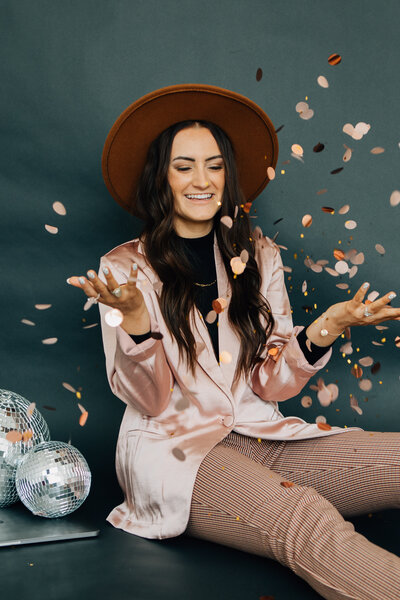 YOUTUBE EDITING TIKTOK/REELS UGC BRAND VIDEOS  ON SITE PRODUCT FILMING