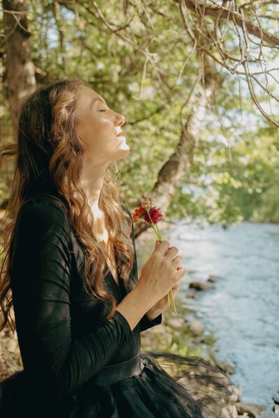 elizabeth holding flower