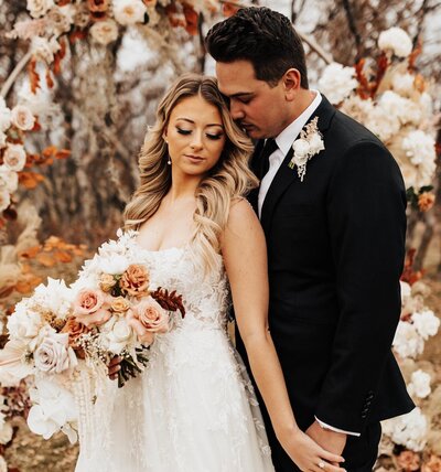 beautiful-floral-decor-bride-and-groom
