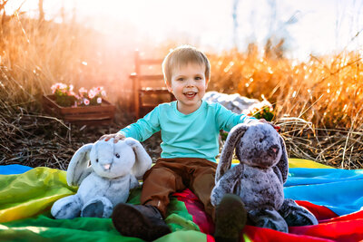 Experience the simplicity and beauty of nature with our quick mini sessions. Capture stunning family memories against natural backdrops!