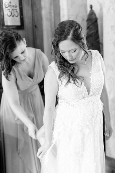 Bride getting ready at Gervasi Vineyard in Canton, Ohio