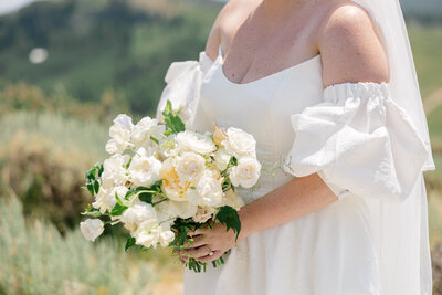 bride holding bouquet