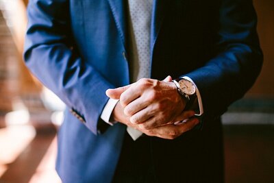 groom-navy-suit-details