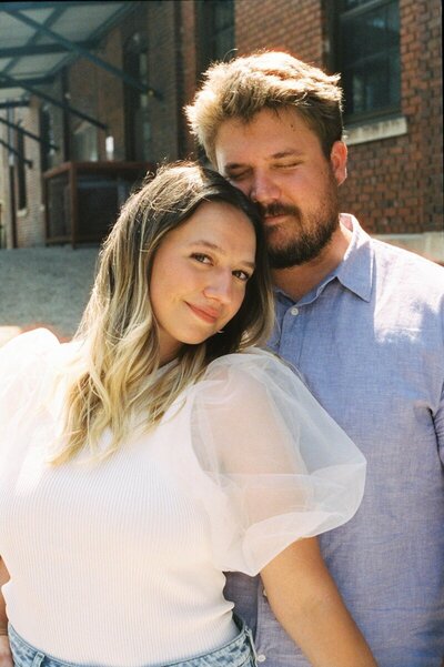 st paul minnesota photographer tom thornton image of a couple posing together on sunny day