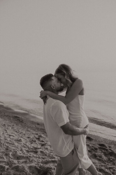 Romantic couples photos taken by Ontario-based photographer Sarah Todd, capturing love in a scenic outdoor setting