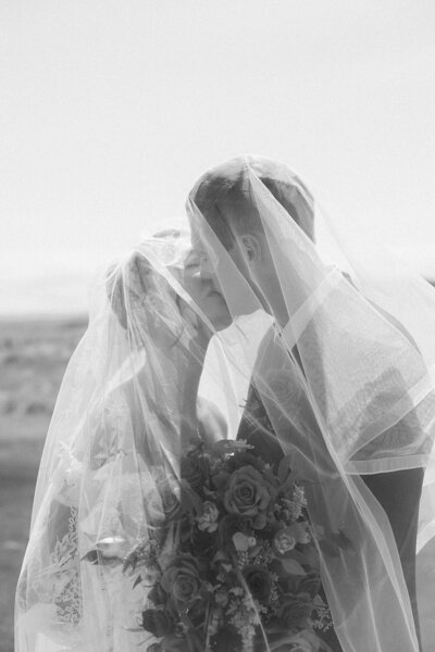 Tayhgen and Rylie kissing under the veil.