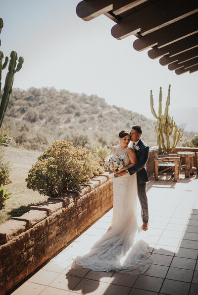couple embracing in temecula, ca