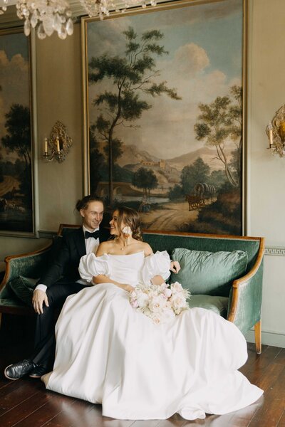 bride-and-groom-wedding-portraits-in-catskill-mountains-kiss-in-bar-philadelphia-wedding-photographer